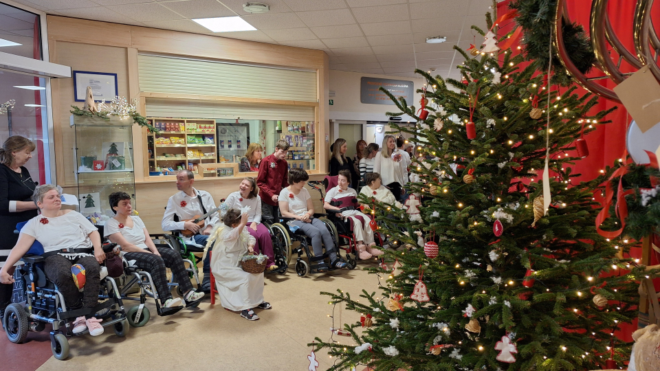 Fotka k článku Vánoční koledování na schodech