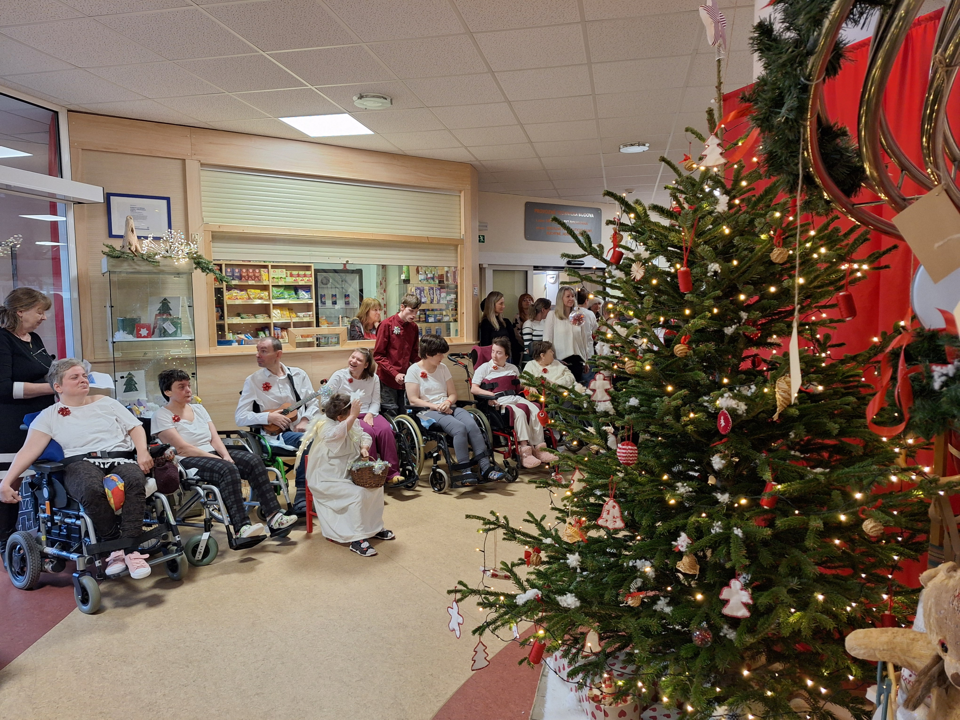 Fotka k článku Vánoční koledování na schodech